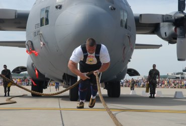 World's Strongest Man VIRIN: 080915-F-7825H-103.JPG